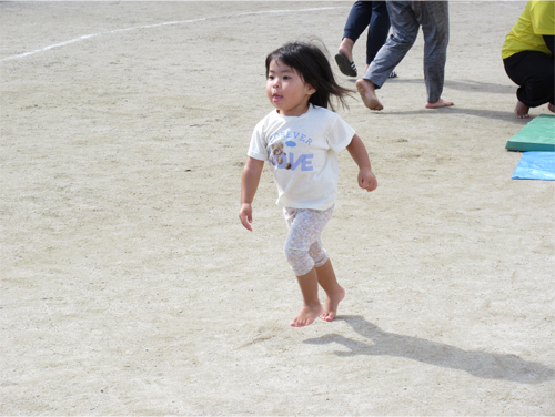 1才児　かけっこ